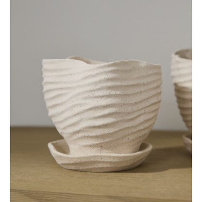 Highland Pot with Saucer